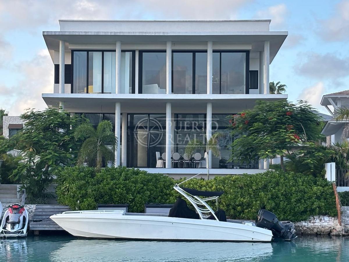 Los Canales Puerto Cancún Marina Premium